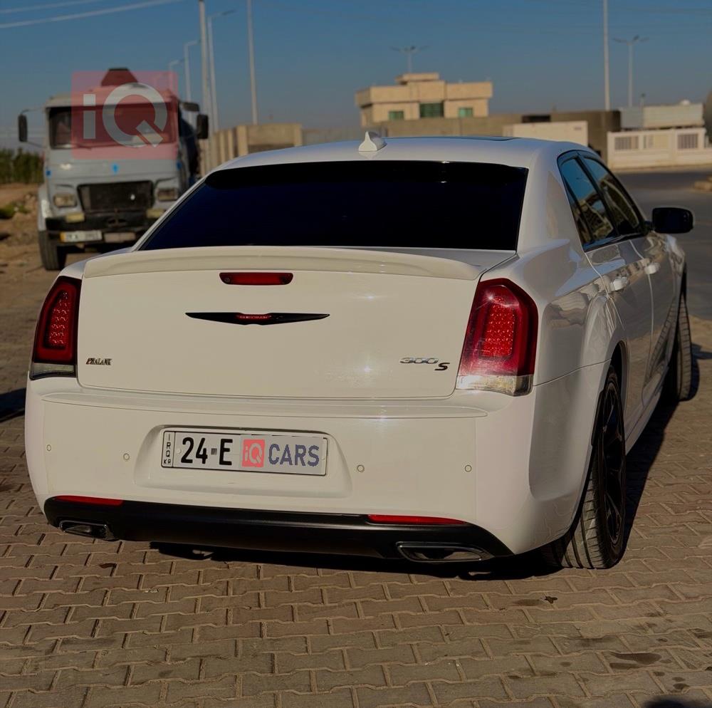 کرایسلەر 300